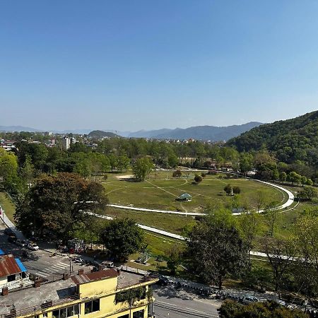 Hotel Lake Shore Pokhara Exterior foto