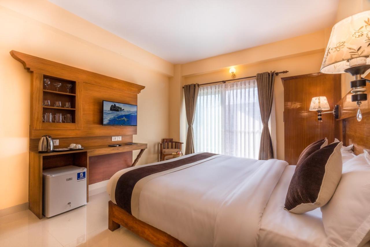 Hotel Lake Shore Pokhara Exterior foto